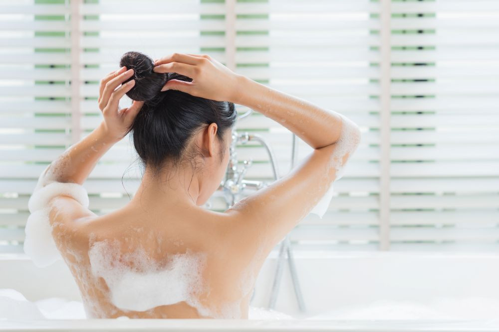 Tắm vào buổi sáng giúp khởi động vào một ngày mới (Ảnh minh họa)

