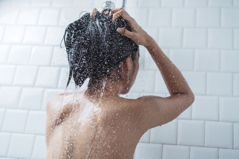Tránh tắm khuya để bảo vệ sức khỏe của bản thân (Ảnh minh họa)
