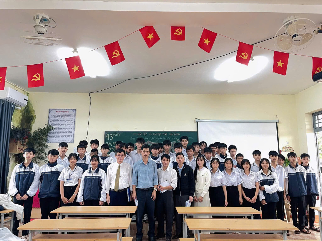 Các học sinh theo học tại Trung tâm (Ảnh: Trọng Quyên)