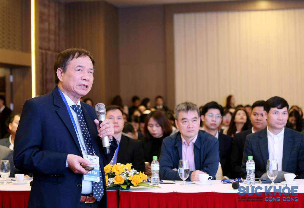 GS.TS Nguyễn Văn Thông - Chủ tịch Hội Đột quỵ Việt Nam trình bày chuyên đề Có gì mới trong điều trị đột quỵ tối cấp tính