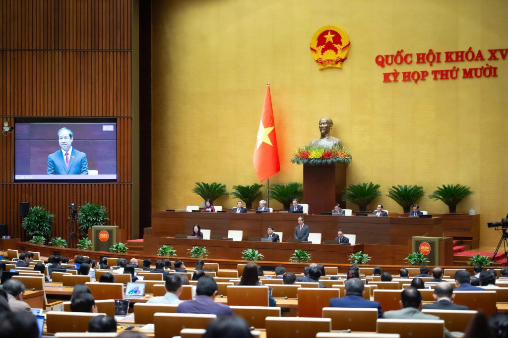 Bộ trưởng Bộ Giáo dục và Đào tạo Nguyễn Kim Sơn phát biểu giải trình (Ảnh: Vũ Hiếu)