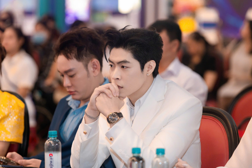 Nam Vương Quốc Tế Việt Hoàng