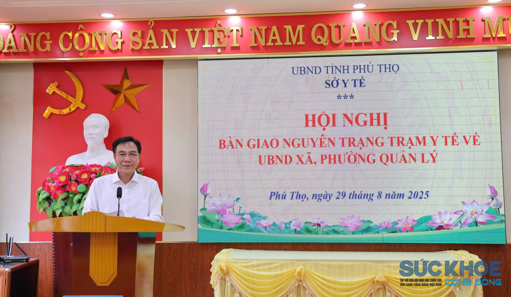 TS. Lê Hồng Trung, Giám đốc sở Y tế phát biểu tại hội nghị bàn giao trạm y tế về UBND xã quản lý ảnh: Đình Thơm 