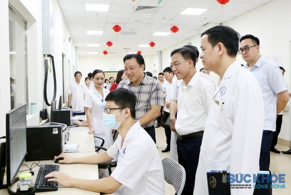 hó Chủ tịch UBND tỉnh Nguyễn Huy Ngọc kiểm tra thực tế tại Bệnh viện Đa khoa  khu vực Vĩnh Phúc