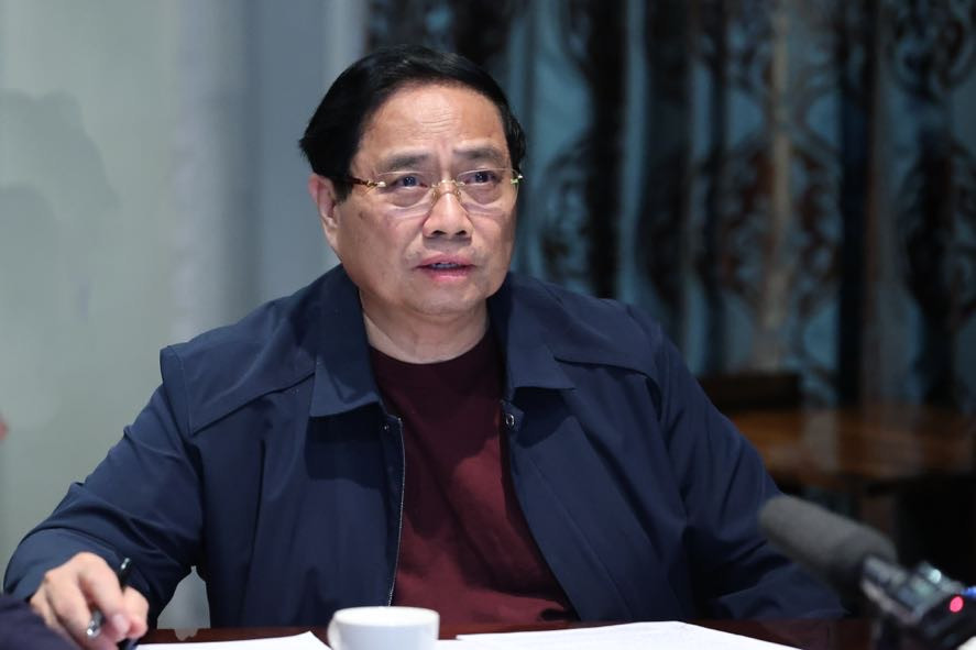 Thủ tướng yêu cầu tất cả các chủ thể liên quan phát huy tinh thần trách nhiệm cao nhất để thực hiện các chỉ đạo của Bộ Chính trị, Ban Bí thư, Tổng Bí thư, Chính phủ, Thủ tướng Chính phủ, các Phó Thủ tướng Chính phủ, các bộ, ngành, cơ quan liên quan, để khắc phục hậu quả thiên tai một cách nhanh nhất, hiệu quả nhất  (Ảnh: VGP/Nhật Bắc)