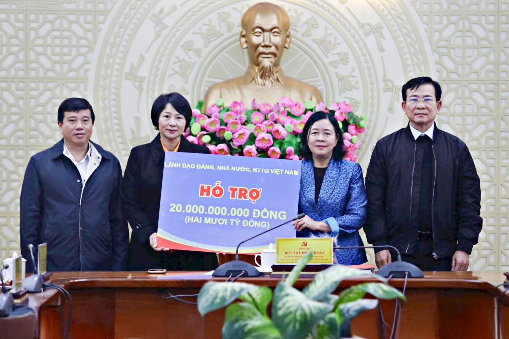 bà Bùi Thị Minh Hoài, Ủy viên Bộ Chính trị, Bí thư Trung ương Đảng, Chủ tịch Ủy ban Trung ương MTTQ Việt Nam