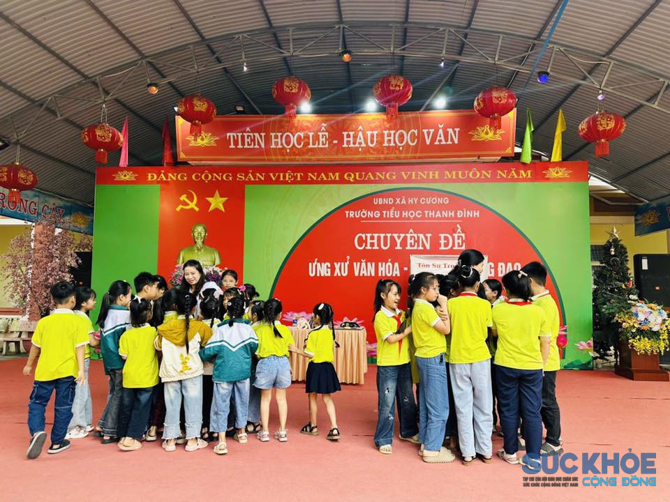 Hoạt động của cô và trò(ảnh: Tư liệu) 