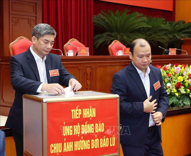 Đại biểu tham dự hội nghị quyên góp ủng hộ đồng bào bị ảnh hưởng bởi lũ lụt (Ảnh: Phương Hoa/TTXVN)