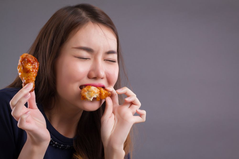 Thói quen ăn mặn vào buổi tối làm gia tăng nguy cơ khát đêm (Ảnh minh họa)
