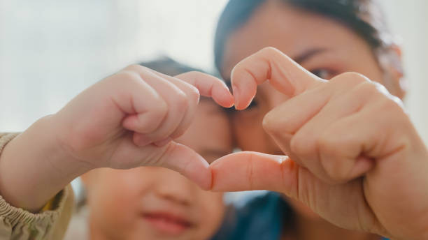 Luật Nuôi con nuôi đang dần bộc lộ những bất cập, cần có sự điều chỉnh, hoàn thiện để phù hợp với thực tiễn (Ảnh minh hoạ internet)