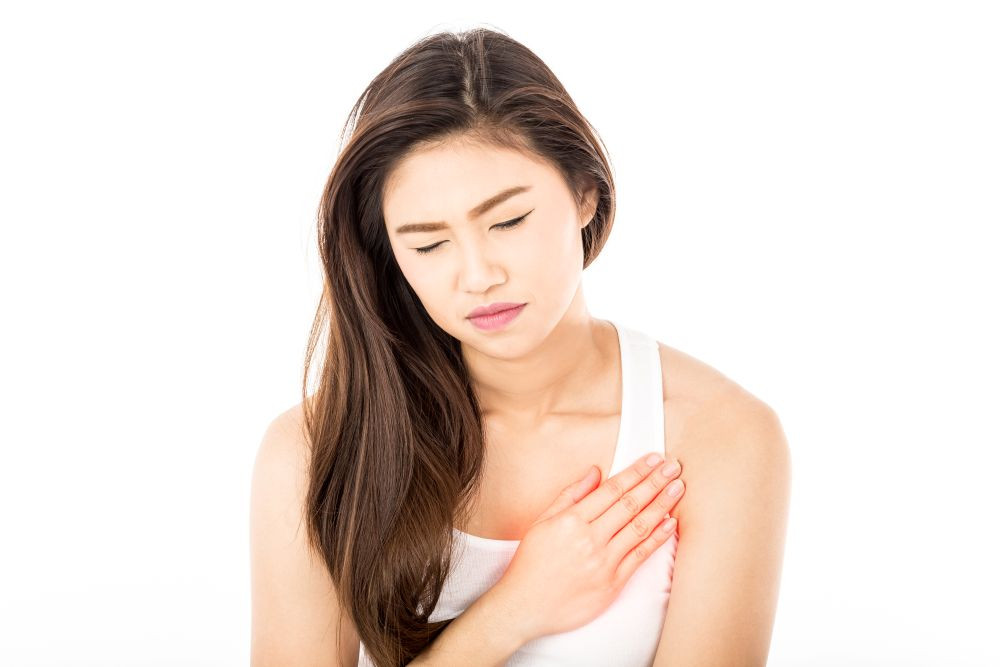 Căng thẳng mạnh có thể kích hoạt phản ứng căng cơ ở vùng ngực (Ảnh minh họa)

