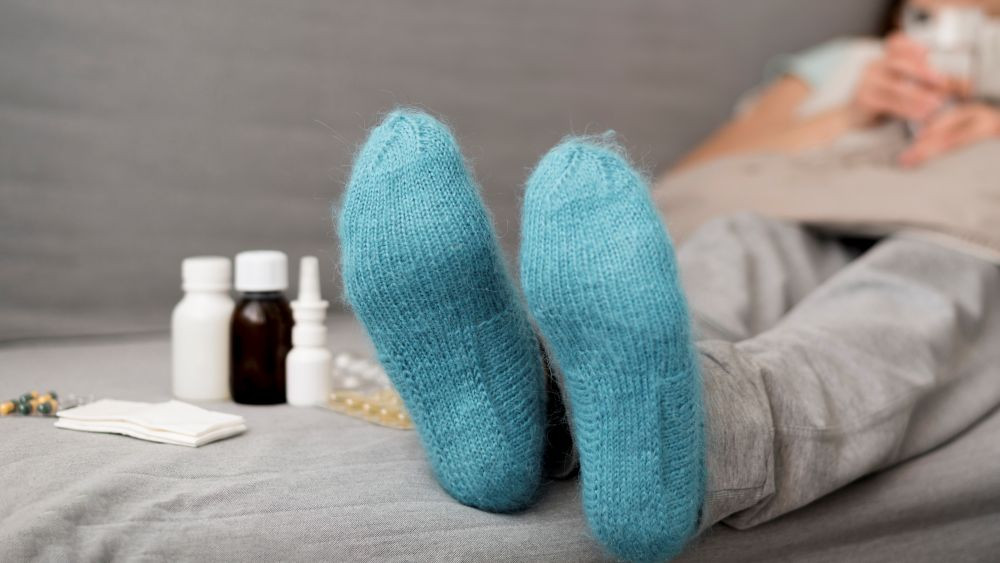 Nếu chân bị lạnh kèm theo cảm giác tê bì đó là dấu hiệu cảnh báo về sức khỏe (Ảnh minh họa)
