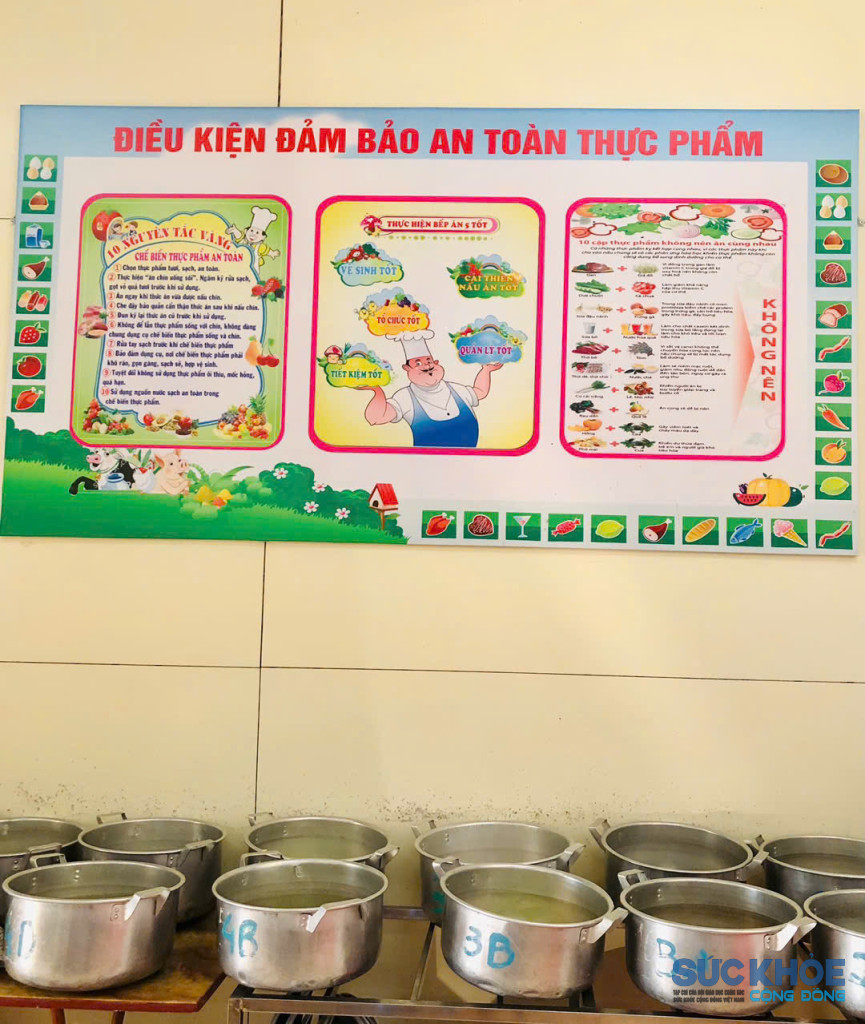 Công tác tuyên truyền và quy định về an toàn thực phẩm luôn được bảo đảm( ảnh: Đình Thơm)