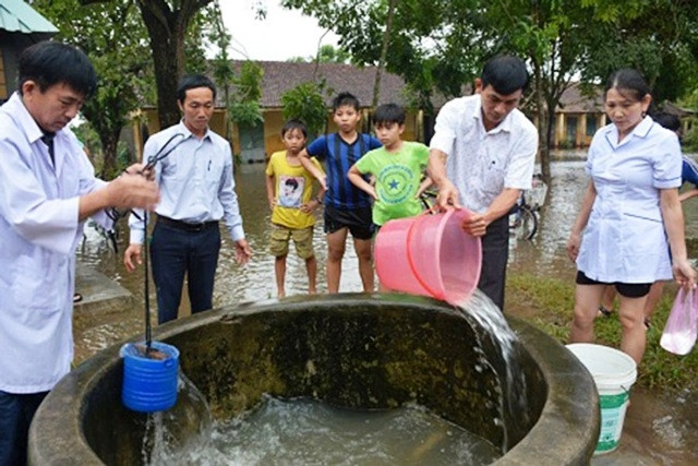 Các địa phương cần triển khai khẩn cấp các biện pháp phòng chống dịch bệnh, đảm bảo sức khoẻ an toàn cho người dân sau mưa lũ (Ảnh: VPG)