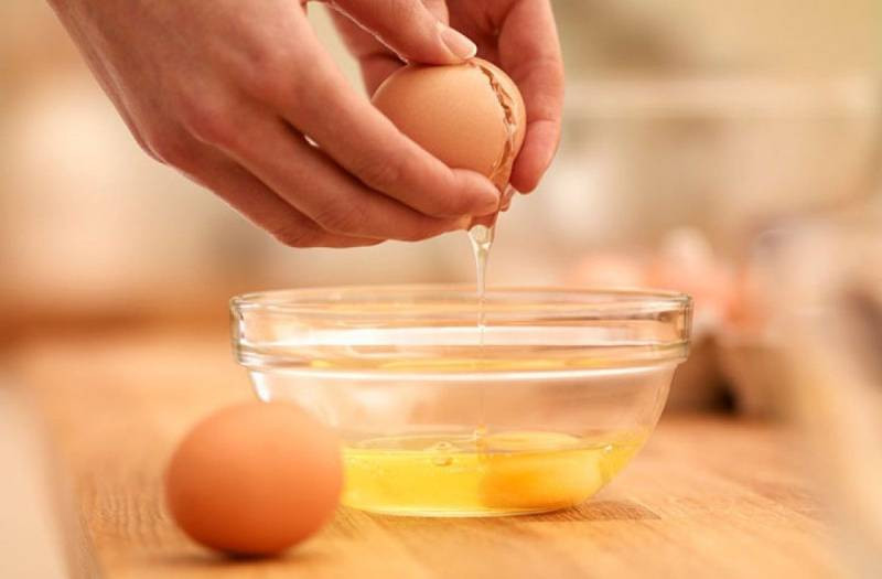 Có thể thay đổi nhiều công thức mặt nạ trứng gà (Ảnh minh họa)