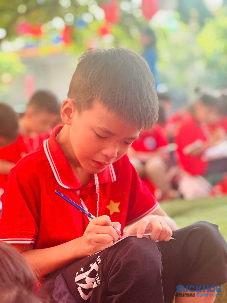 Cảm xúc của các em trong buổi ngoại khóa( ảnh Đình Thơm)