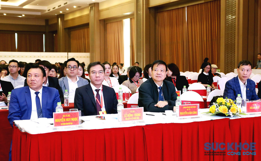 Các đại biểu dự hội nghị khoa học