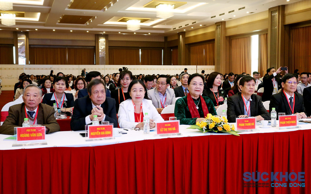 Các đại biểu dự hội nghị khoa học