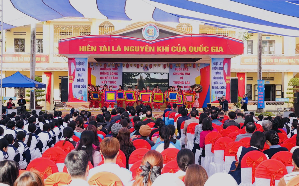 Mít-tinh hưởng ứng 35 năm Việt Nam ứng phó với HIV/AIDS(Ảnh CDC TP. Hải Phòng)
