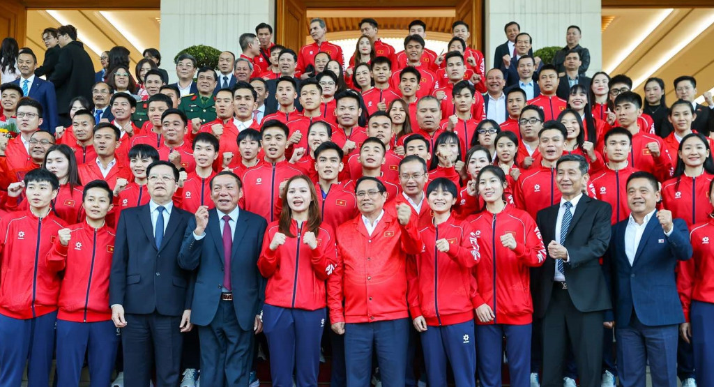 thu-tuong-tham-du-va-chup-anh-cung-doan-the-thao-viet-nam-du-sea-games-33