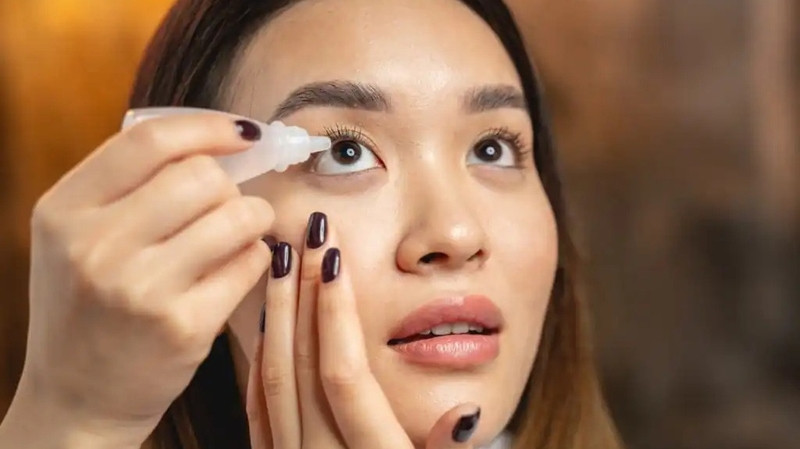 Nhỏ mắt cấm ẩm cho mắt (Ảnh minh họa)