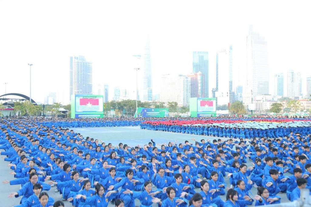 dong-dien-vo-nhac-vovinam-lap-ky-luc-kep-tphcm-2
