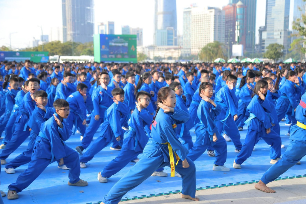 dong-dien-vo-nhac-vovinam-lap-ky-luc-ke