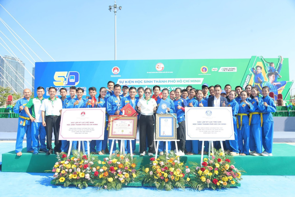 xac-lap-ky-luc-kep-the-gioi-bieu-dien-vo-nhac-vovinam