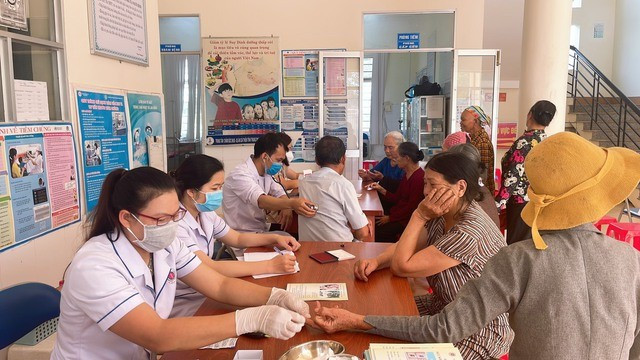 Nghị quyết 72-NQ/TW nhấn mạnh yêu cầu đổi mới mạnh mẽ và toàn diện trong công tác bảo vệ, chăm sóc và nâng cao sức khỏe nhân dân (Ảnh: TTXVN)
