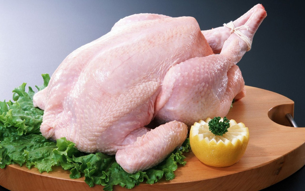 Cần nấu chín kỹ thịt gia cầm (Ảnh minh họa)