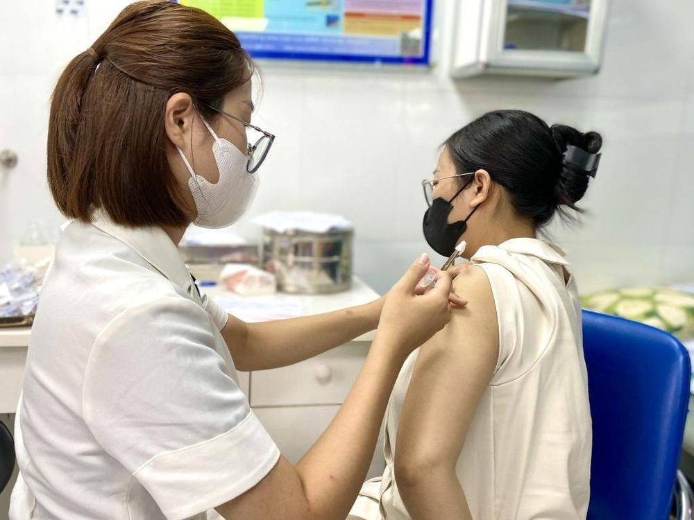Tiêm vắc xin phòng bệnh cho phụ nữ mang thai