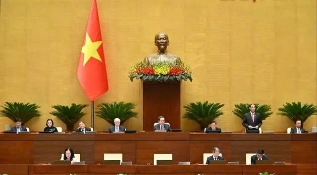 Phó Thủ tướng Thường trực Chính phủ Nguyễn Hòa Bình trình bày Báo cáo