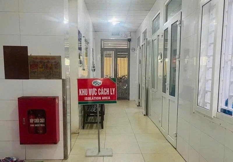 Bệnh nhân được cách ly điều trị tại Khoa Bệnh nhiệt đới, Bệnh viện Đa khoa tỉnh Thanh Hóa (Ảnh: Thùy Dung)