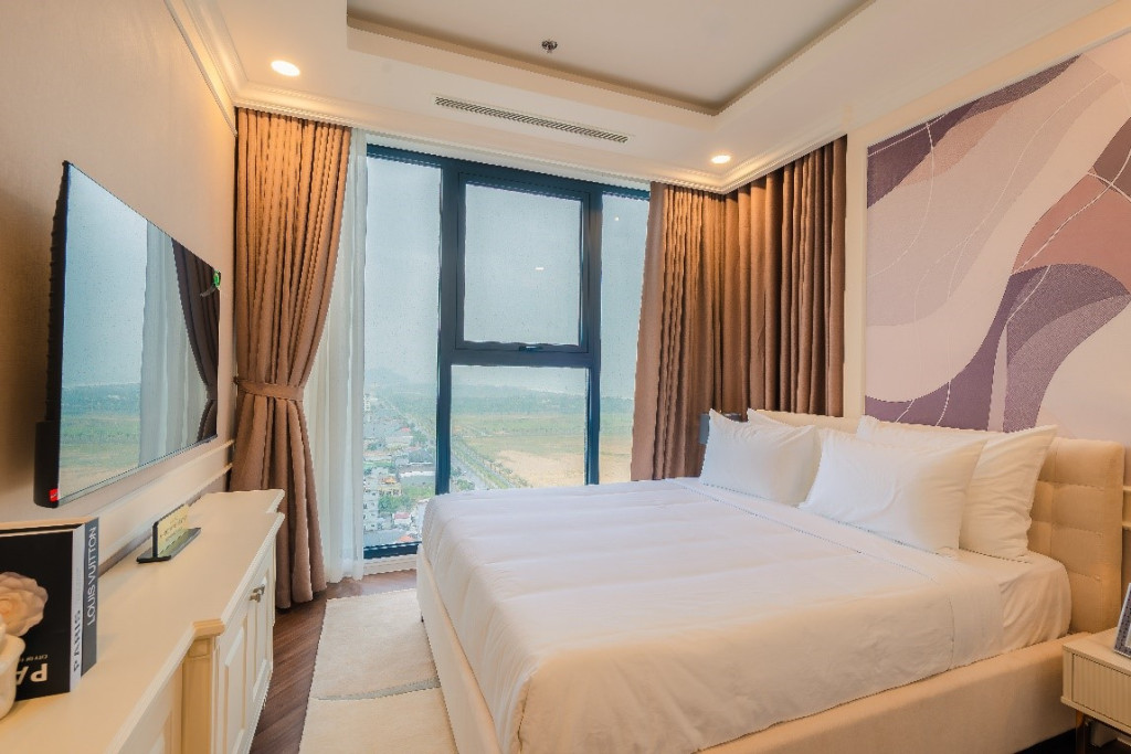 Khu căn hộ mẫu trên tầng cao đã cho khách tham quan trải nghiệm không gian sống đậm chất nghỉ dưỡng và tầm nhìn đắt giá, không chỉ cho thấy đây là nơi an cư hoàn hảo cho các chủ nhân tinh hoa mà còn thể hiện rõ nét tiềm năng kinh doanh lưu trú, hướng đến tệp khách du lịch cao cấp của căn hộ tại Newtown Diamond (Ảnh: CĐT)