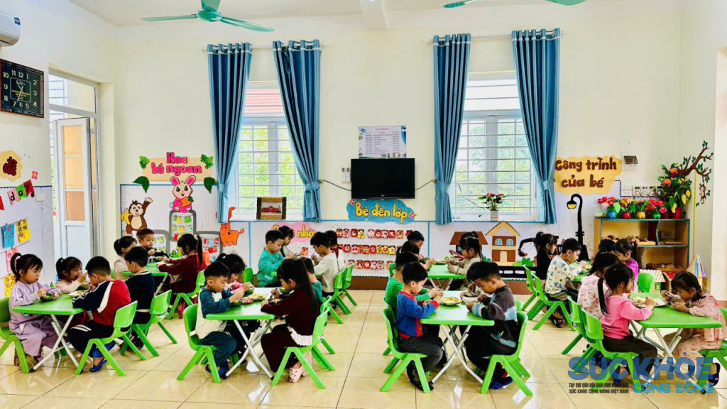 Khu ăn, học của học sinh khang trang sạch đẹp( ảnh PV)