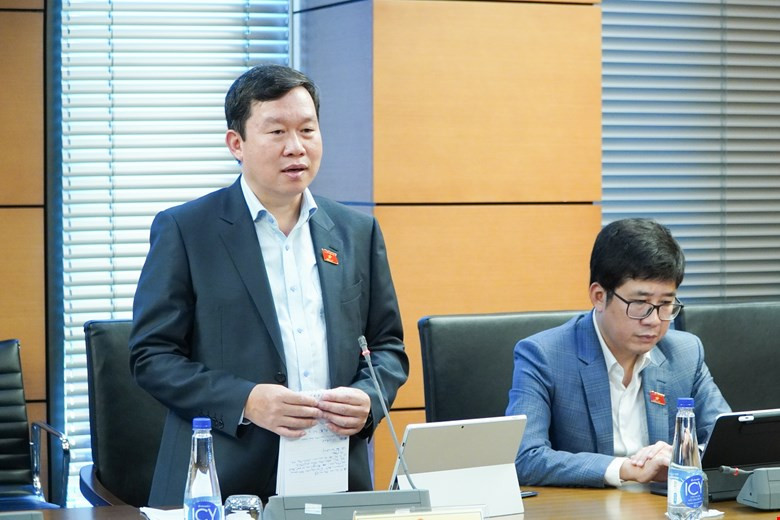 Đại biểu Nguyễn Quốc Luận (Đoàn ĐBQH tỉnh Lào Cai) phát biểu tại cuộc họp (Ảnh: CTTĐT Quốc hội)