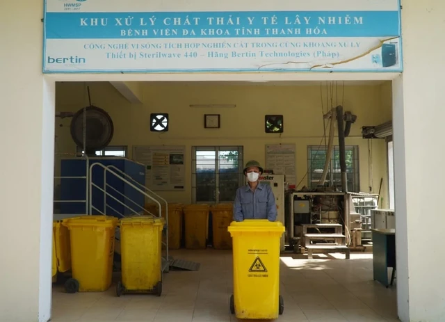 Ứng dụng công nghệ xử lý rác thải y tế tiên tiến góp phần giảm rác thải nhựa tại BVĐK tỉnh Thanh Hóa (Ảnh Thu Thủy)