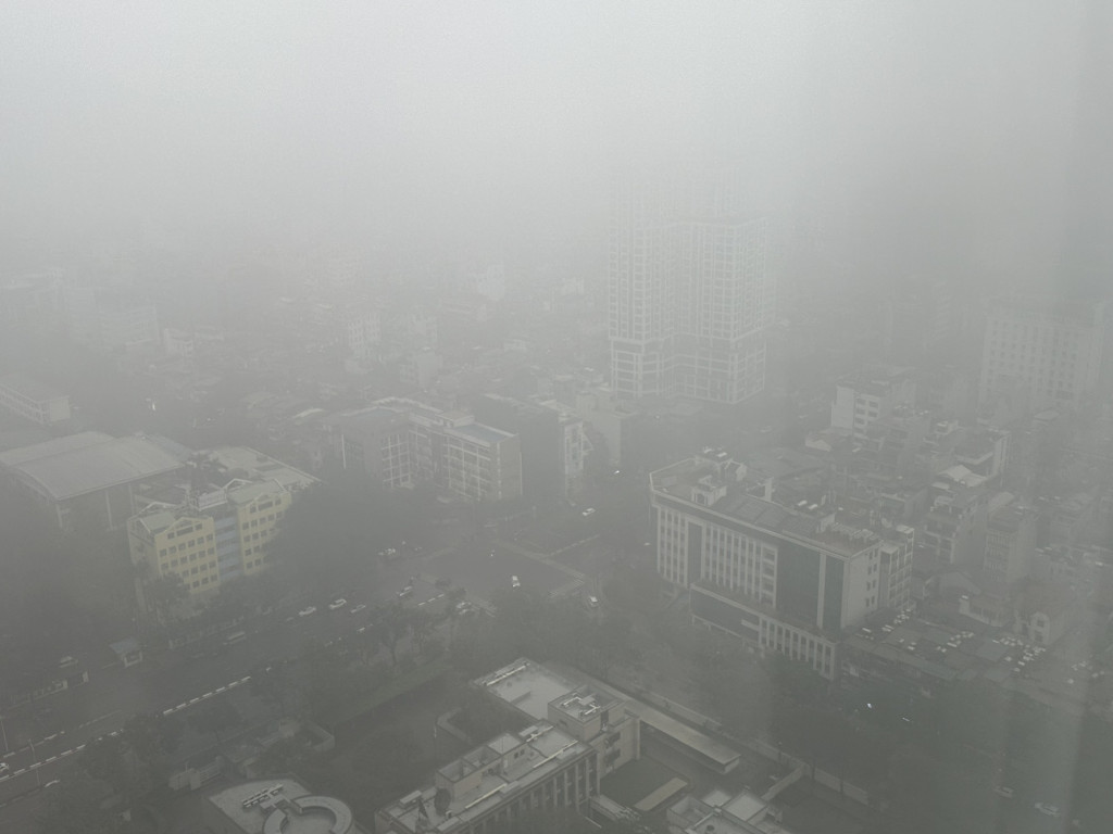 TP. Hà Nội nhiều sương mù vào trưa ngày hôm nay (11/12) (Ảnh: VGP/Thùy Chi)