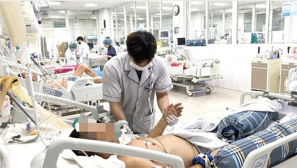Bệnh nhân nhập viện trong tình trạng nguy kịch, phải đặt nội khí quản thở máy (Ảnh: BVCC)