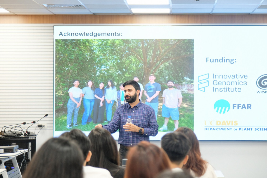 TS Imtiyaz Khanday - Viện Khoa học Nông nghiệp và Môi trường, Đại học California tại Davis (Hoa Kỳ) chia sẻ tại Học viện Nông nghiệp Việt Nam.