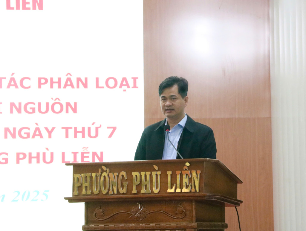 Phó chủ tịch UBND phường Phù Liễn phát biểu tại hội nghị ( Ảnh: Vũ Duyên)