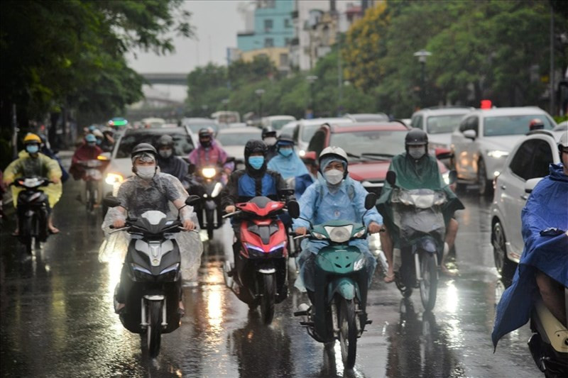 Không khí lạnh tăng cường khiến nhiệt độ Hà Nội tiếp tục giảm (Ảnh: Nguyễn Long)