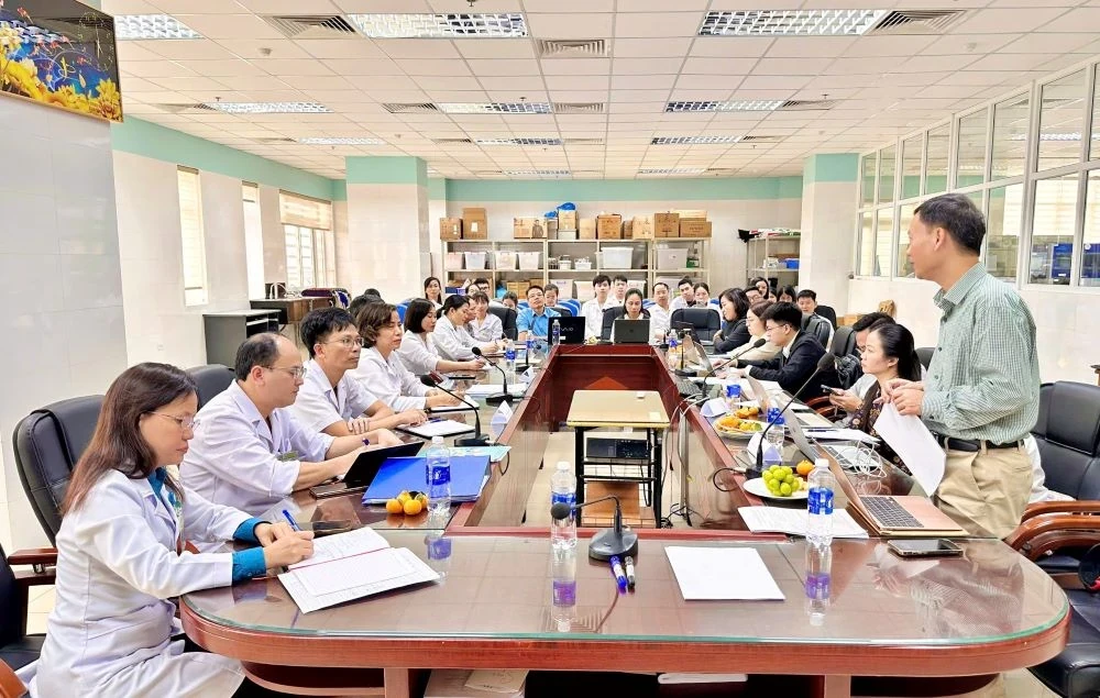 Đoàn kiểm tra của Cục Quản lý Khám, chữa bệnh Bộ Y tế làm việc tại Bệnh viện đa khoa tỉnh Thanh Hóa (Ảnh: BVDATH)