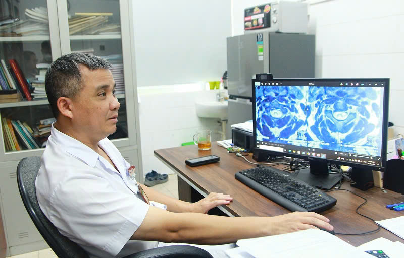 TS.BS Nguyễn Trung Nguyên cảnh báo hậu quả các trường hợp ngộ độc thuốc lá điện tử.