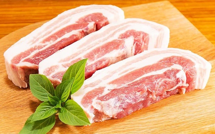 Thịt lợn nọng có hàm lượng chất béo cao (Ảnh minh họa)