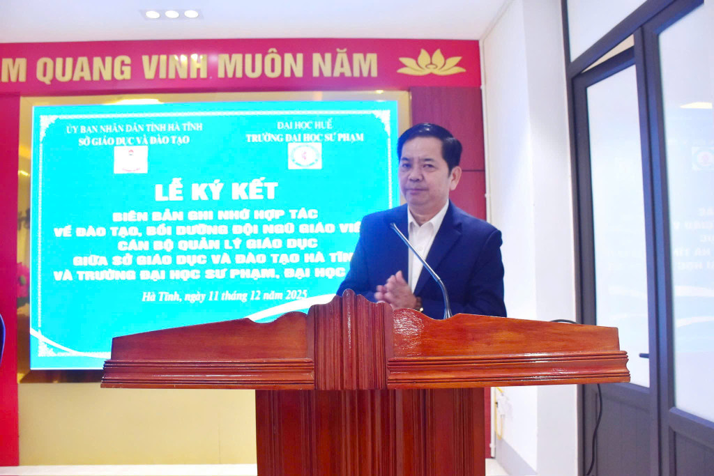 Ông Bùi Nhân Sâm, Giám đốc Sở Giáo dục và Đào tạo Hà Tĩnh phát biểu tại buổi lễ
