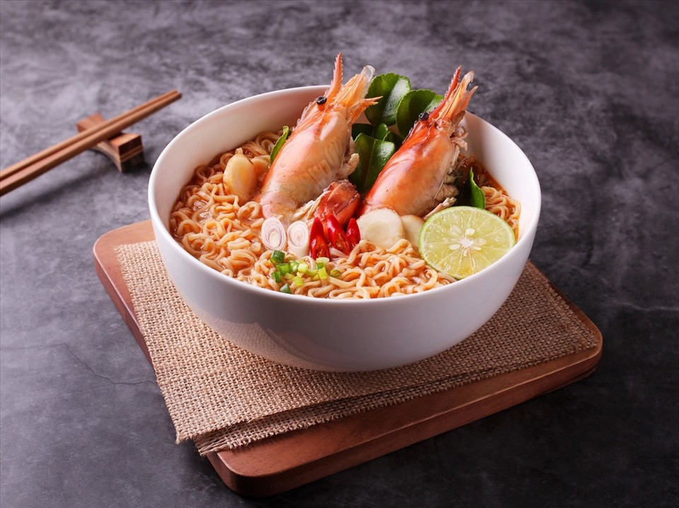 Nên bổ sung đầy đủ chất dinh dưỡng trong nếu ăn mì (Ảnh minh họa)