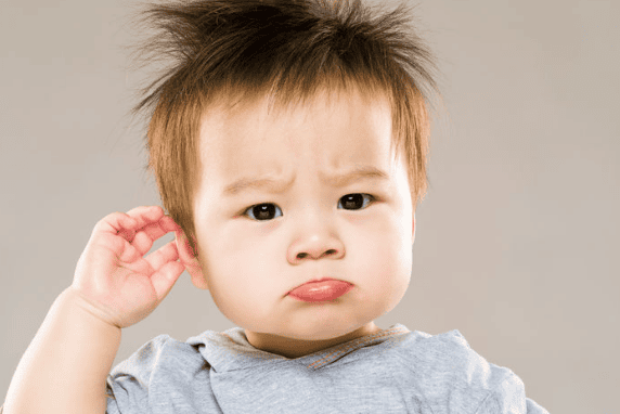 Quan sát những biểu hiện bất thường ở trẻ để nhận biết bệnh sớm (Ảnh minh họa)