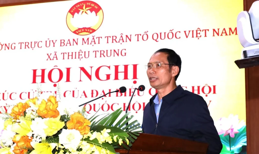 Cử tri kiến nghị tại buổi tiếp xúc 