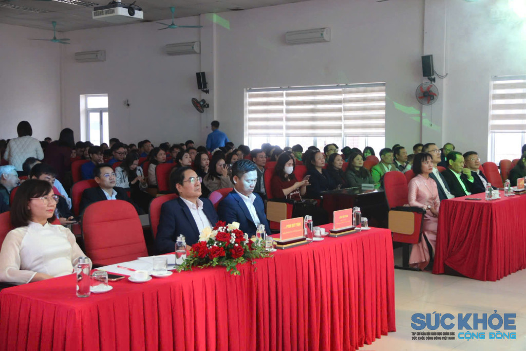Các đại biểu tham dự buổi lễ